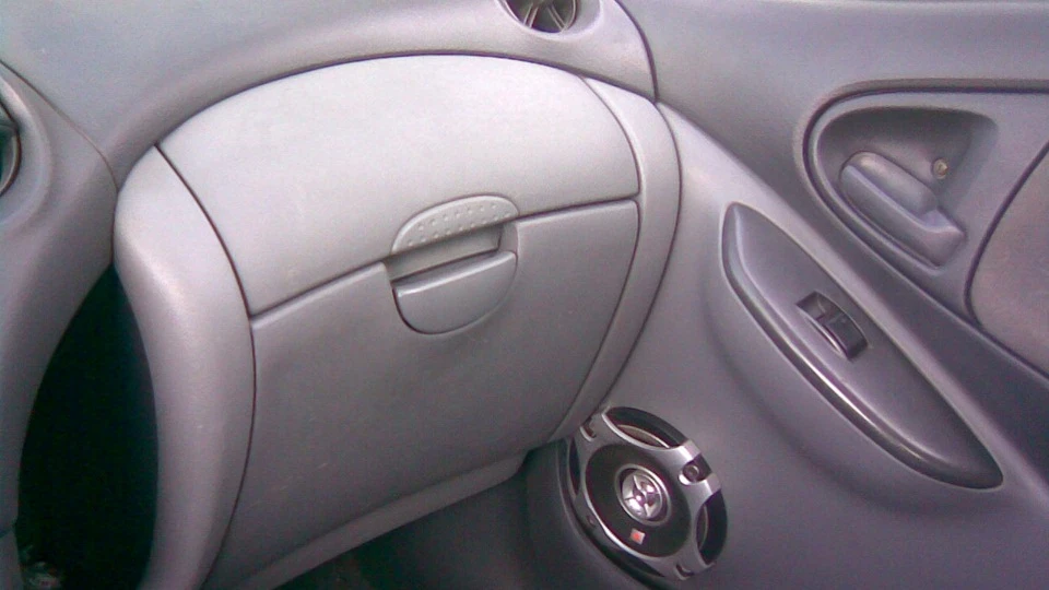 Toyota Yaris Кишенькова ракета) 5