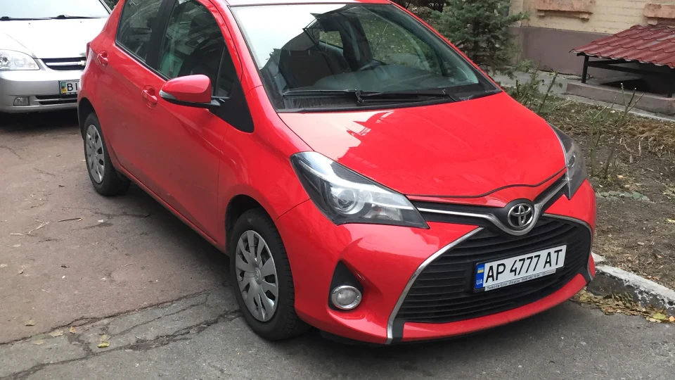 Toyota Yaris Клубничка