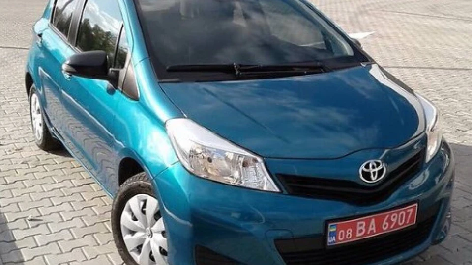 Toyota Yaris синій, 1,0 бензин, хутро. 2