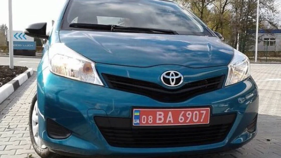 Toyota Yaris синій, 1,0 бензин, хутро. 4