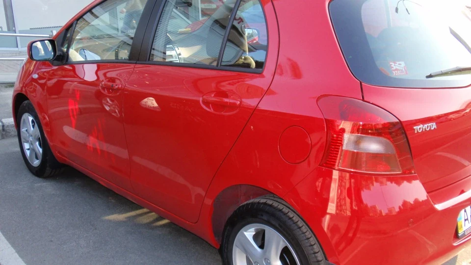 Toyota Yaris Sol MM/T Super Red 2