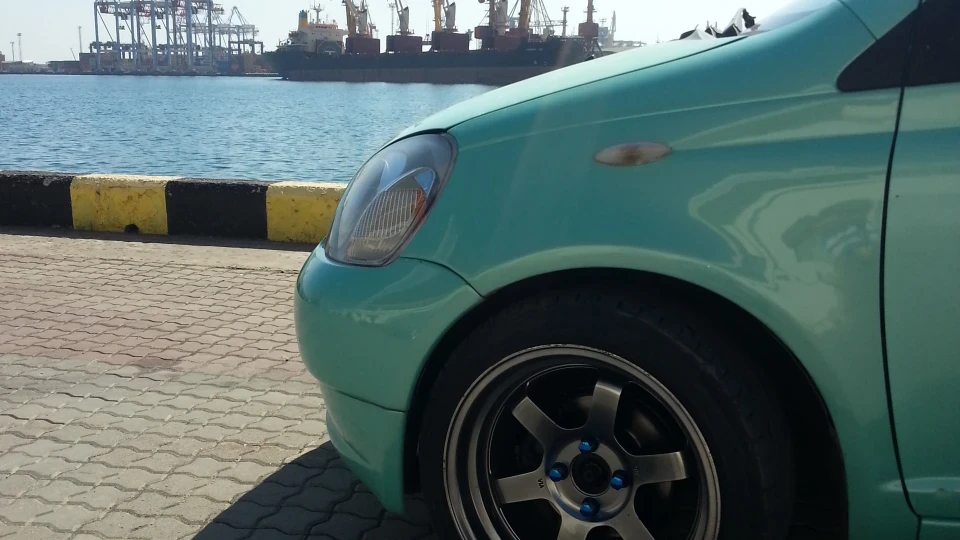 Toyota Yaris Вжик