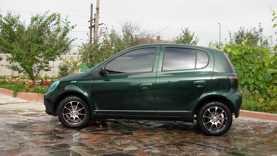 Toyota Yaris Жужа 3