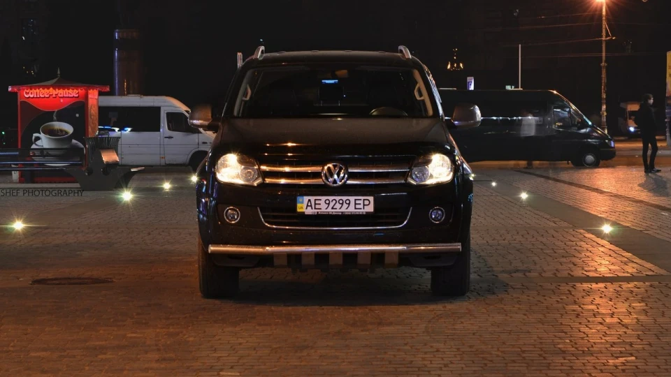 Volkswagen Amarok black