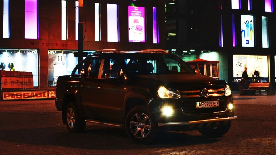 Volkswagen Amarok black 2