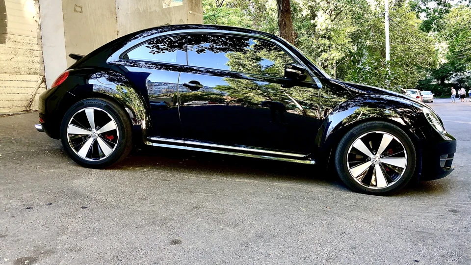 Volkswagen Beetle 2.0 Turbo 3