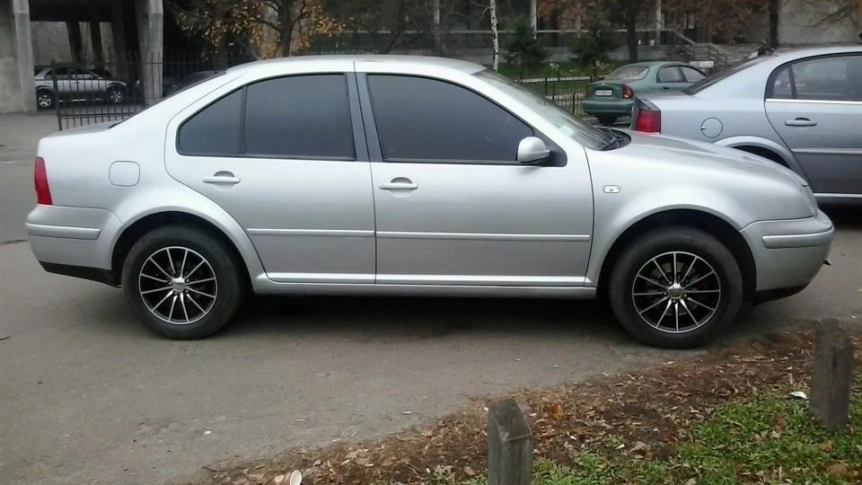 Volkswagen Bora 1.6i comfort 4