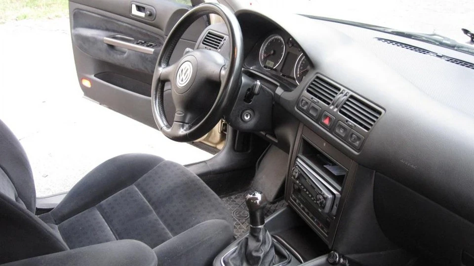 Volkswagen Bora 1.6i comfort 5