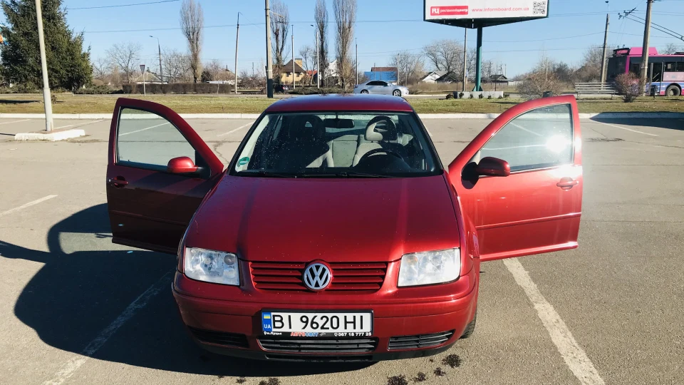 Volkswagen Bora Червоний металік 1,6 АКПП 2