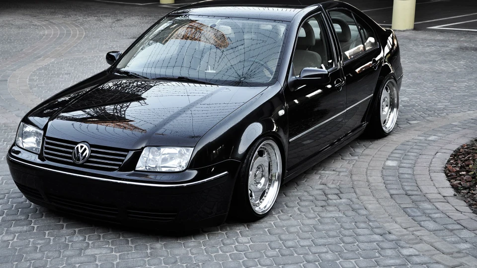 Volkswagen Bora want to be fat and lower 2