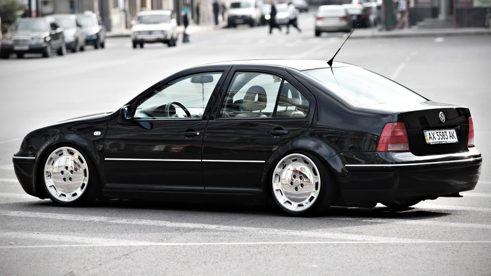 Volkswagen Bora want to be fat and lower 4