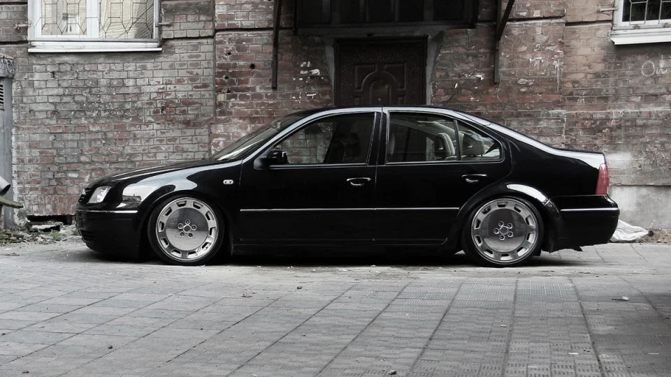 Volkswagen Bora want to be fat and lower 5