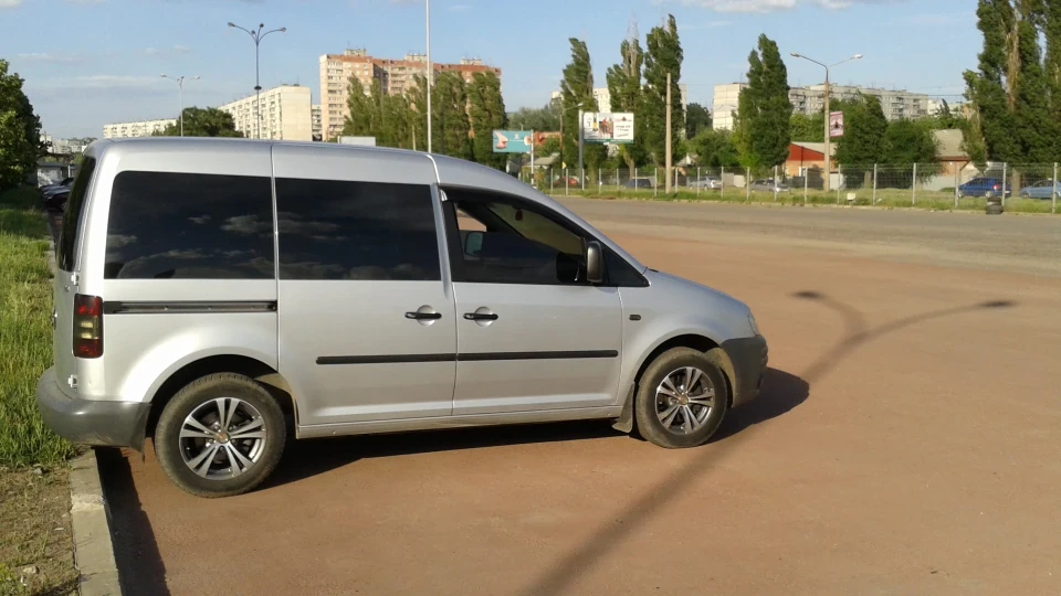 Volkswagen Caddy 1.9 turbo (77kw) 2