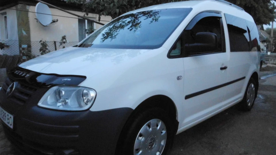 Volkswagen Caddy білий 2,0 зді 5