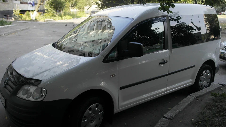 Volkswagen Caddy Black&White 3