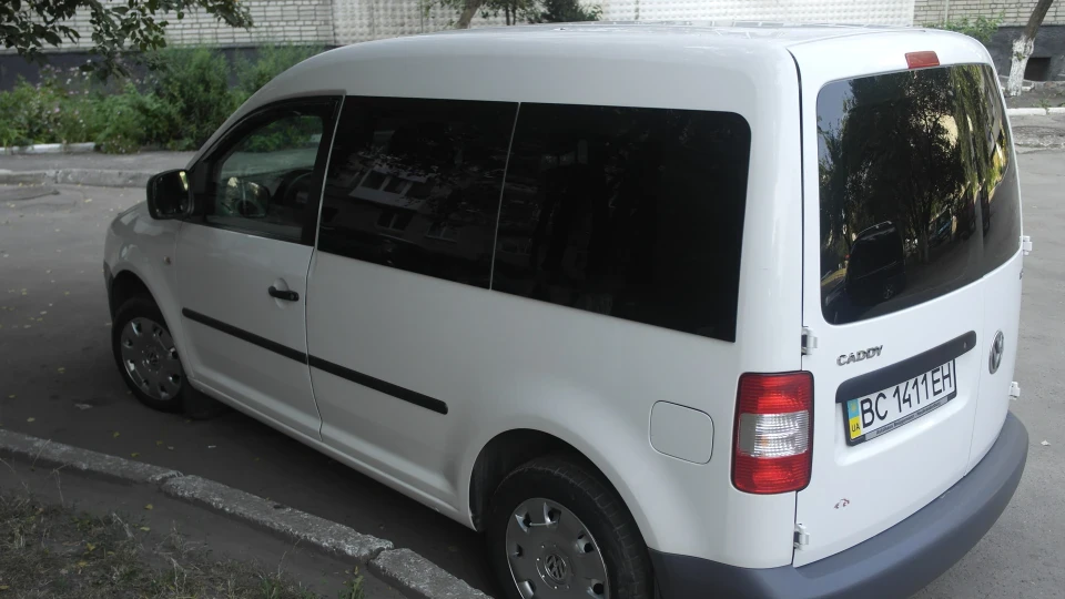 Volkswagen Caddy Black&White 4