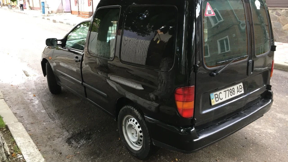 Volkswagen Caddy Чорний Равлик 2