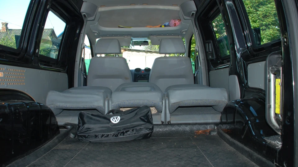 Volkswagen Caddy чорний металік 4