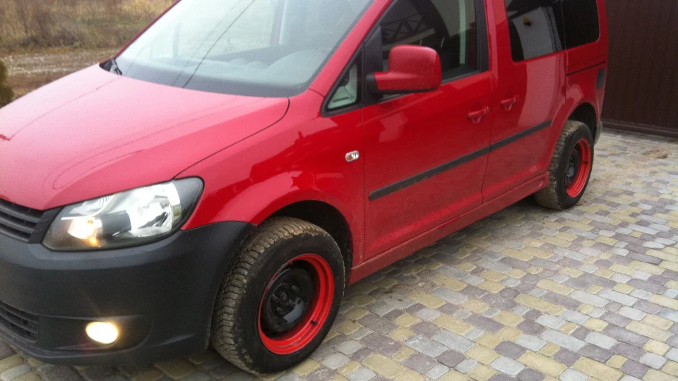 Volkswagen Caddy Червоний Кадровоз 2