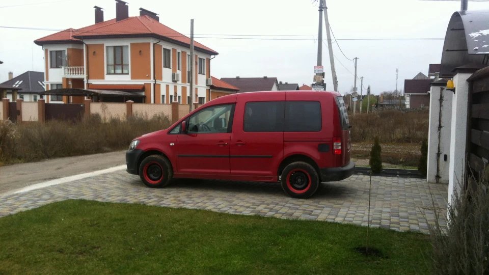 Volkswagen Caddy Червоний Кадровоз 4