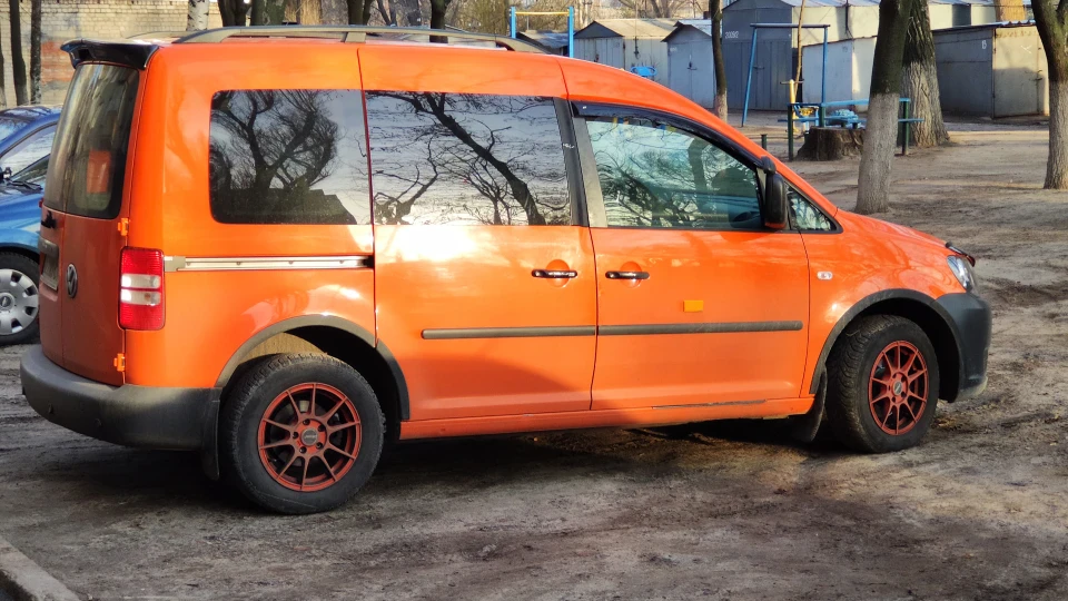 Volkswagen Caddy Морквина