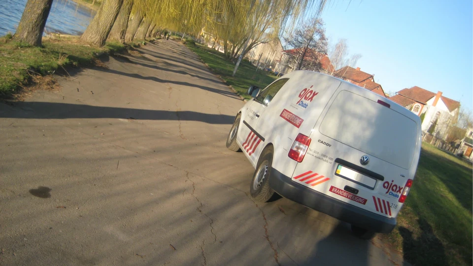 Volkswagen Caddy білий аjax 3