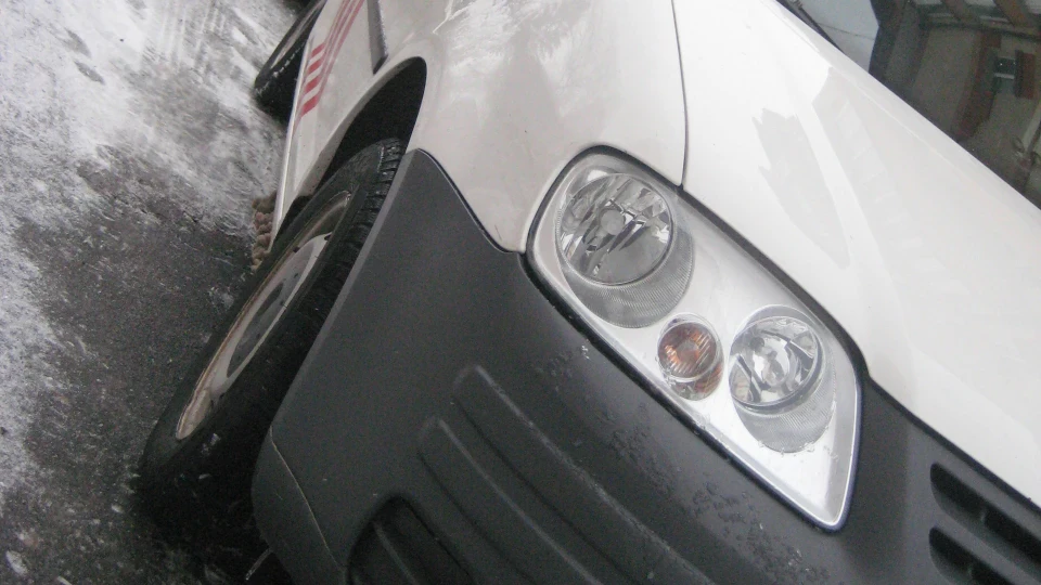 Volkswagen Caddy білий аjax 4
