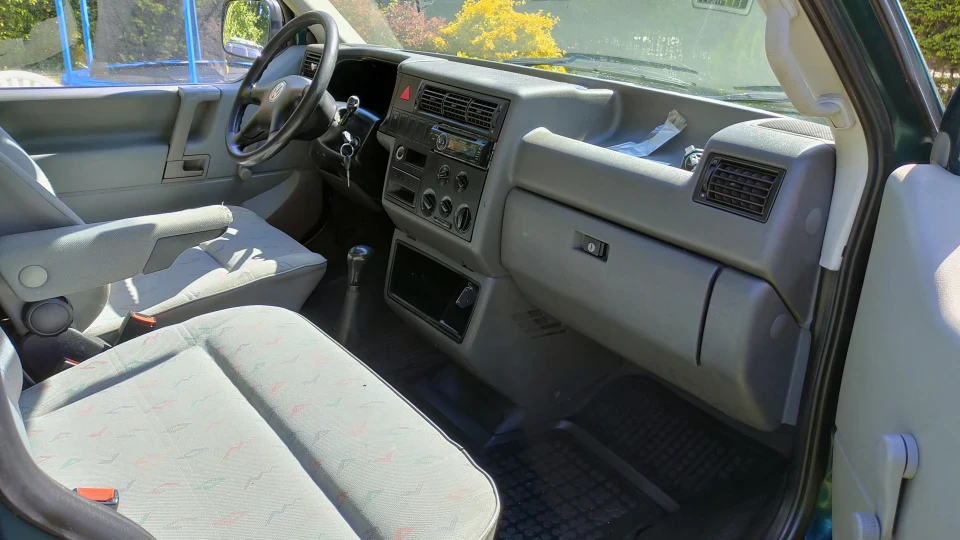 Volkswagen Caravelle 2.5 TDI 2