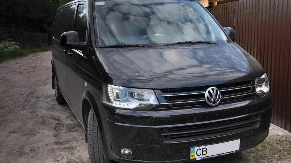 Volkswagen Caravelle Black Horse 2