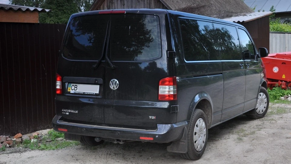 Volkswagen Caravelle Black Horse 3