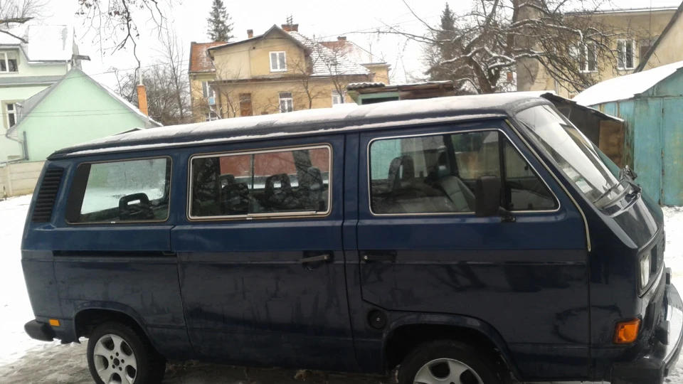 Volkswagen Caravelle синьо-блакитний металік
