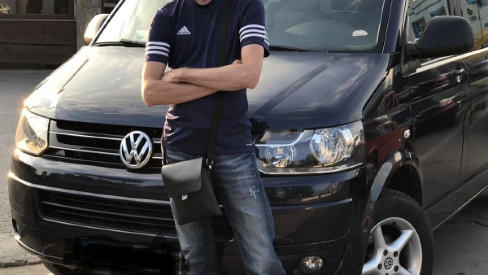 Volkswagen Caravelle Темно синій металік