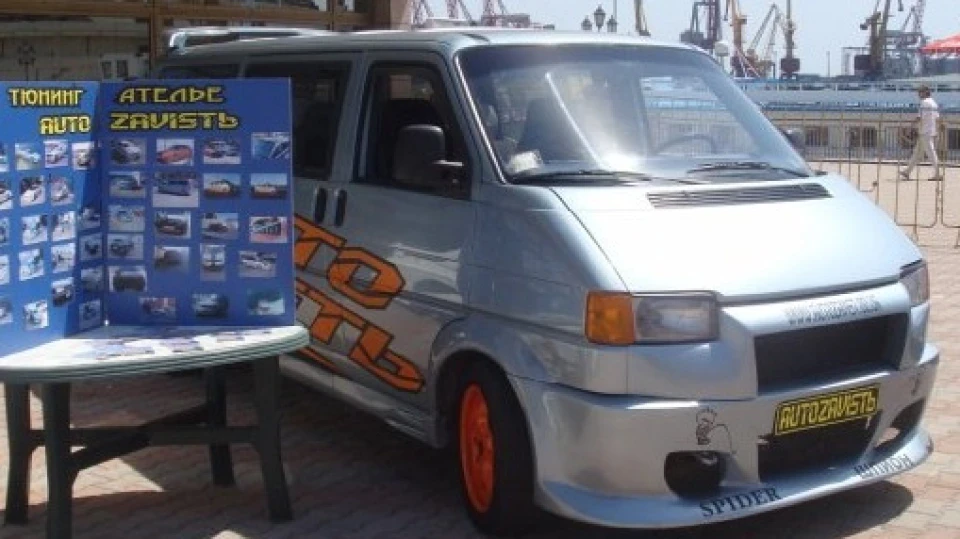 Volkswagen Caravelle тусівковий бусик 4