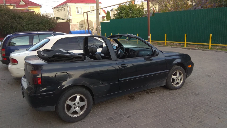 Volkswagen Golf Cabriolet маленький звір