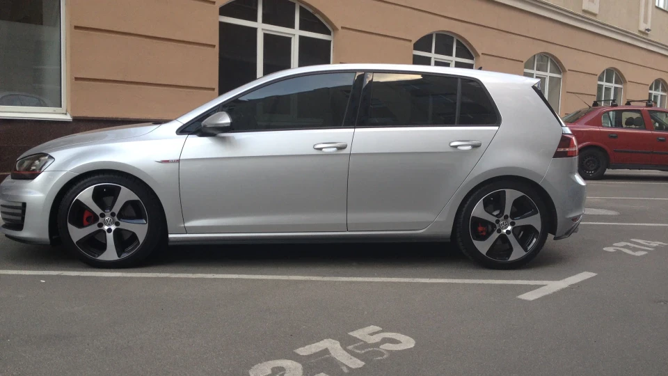 Volkswagen Golf GTI 2
