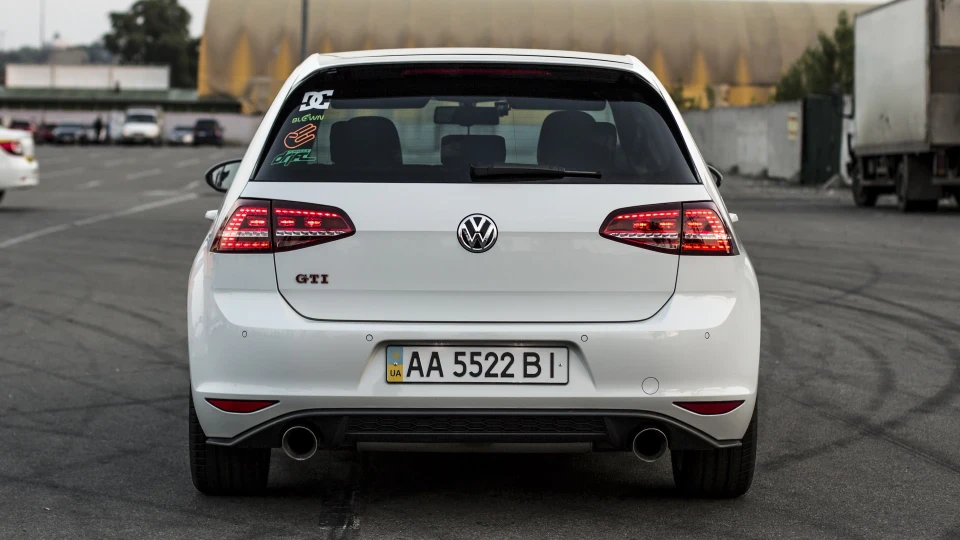 Volkswagen Golf GTI 2