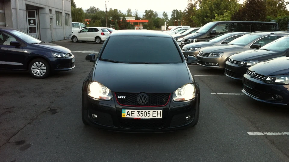 Volkswagen Golf GTI 2