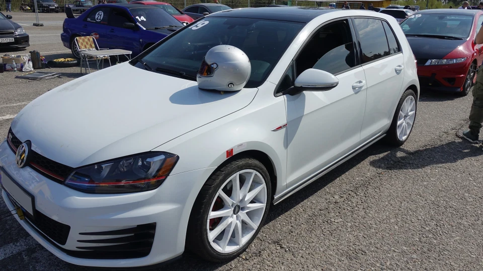 Volkswagen Golf GTI 5