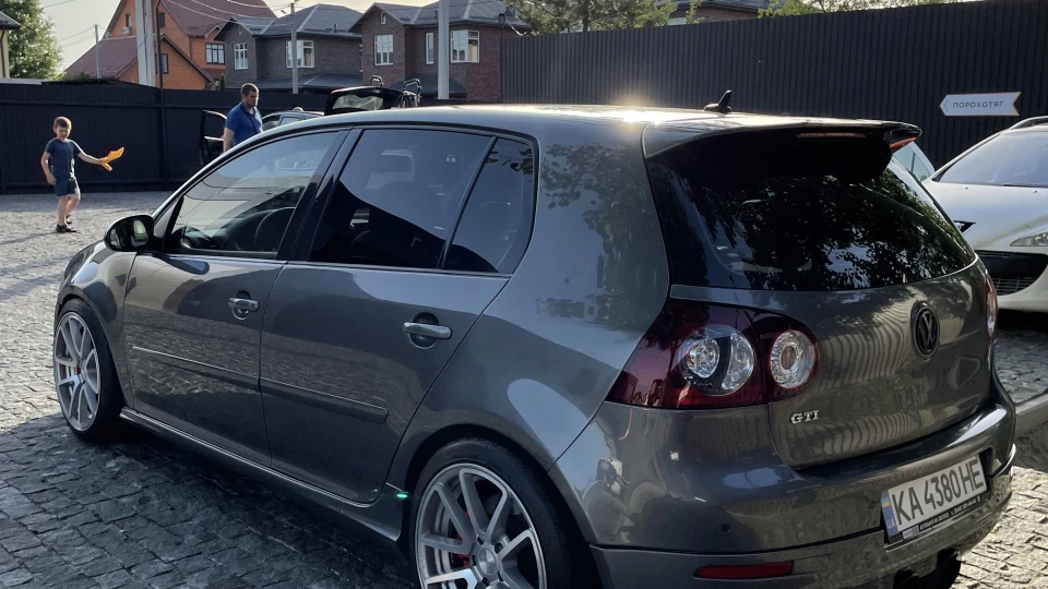Volkswagen Golf GTI 2