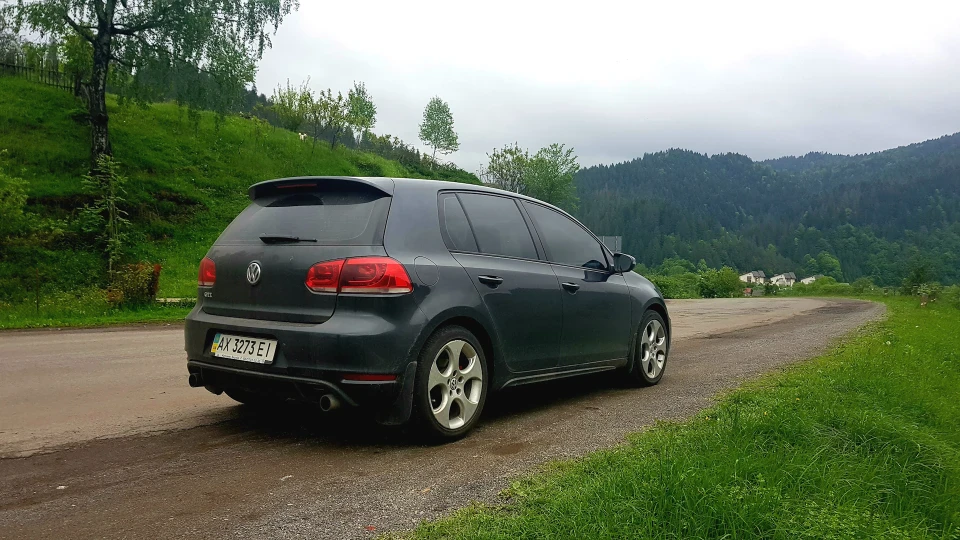 Volkswagen Golf GTI 2