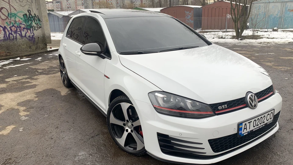 Volkswagen Golf GTI 5