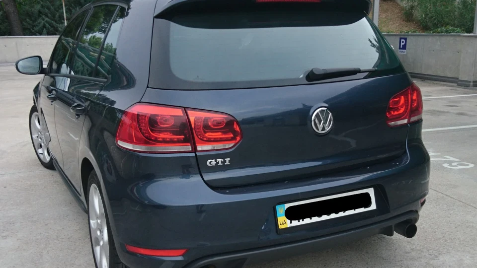 Volkswagen Golf GTI 2