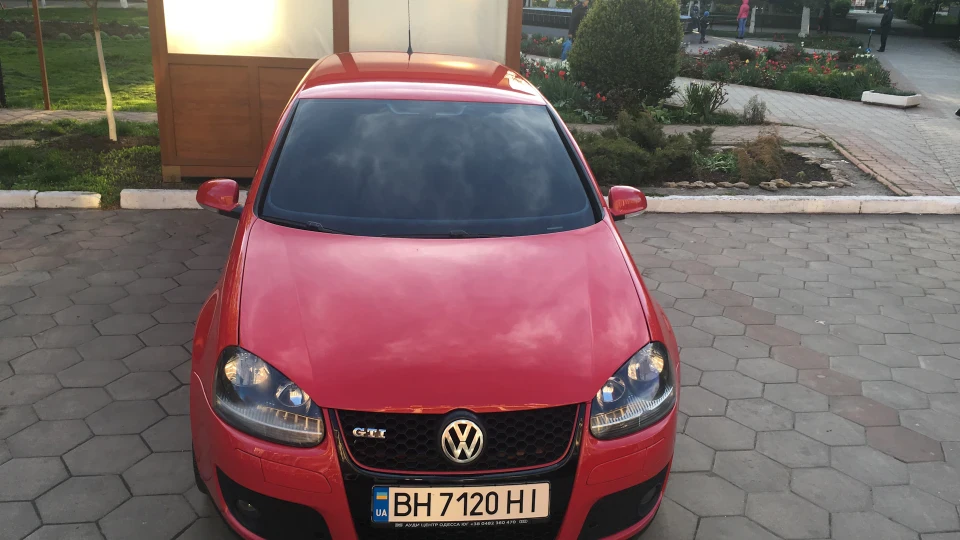 Volkswagen Golf GTI 2