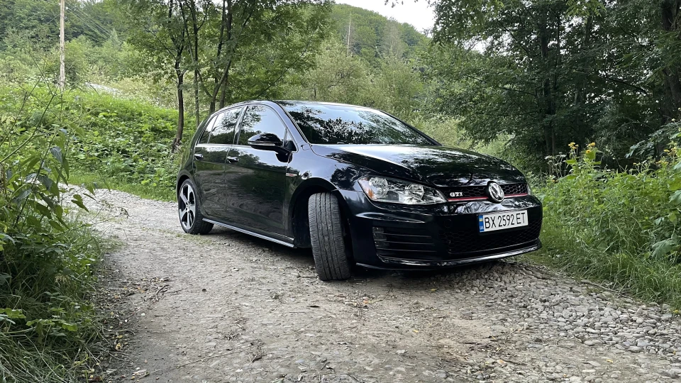 Volkswagen Golf GTI 2