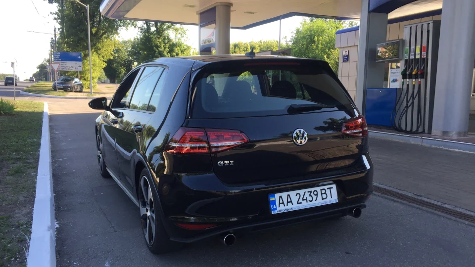 Volkswagen Golf GTI 2