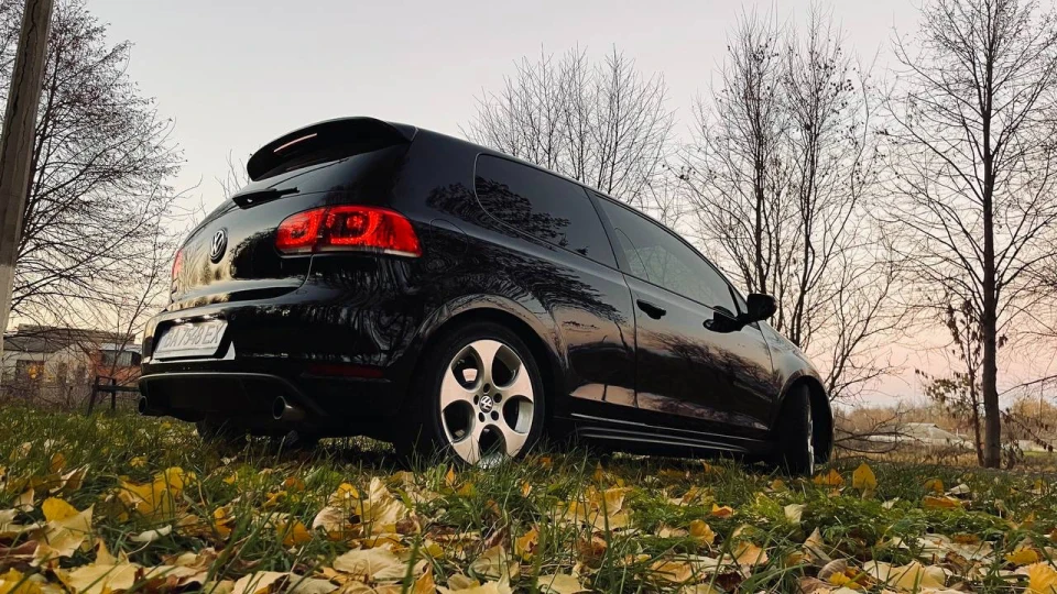 Volkswagen Golf GTI 2