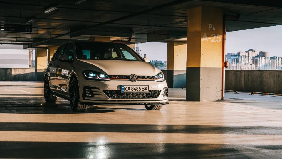 Volkswagen Golf GTI 2
