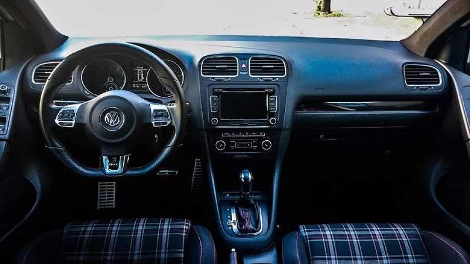Volkswagen Golf GTI 2