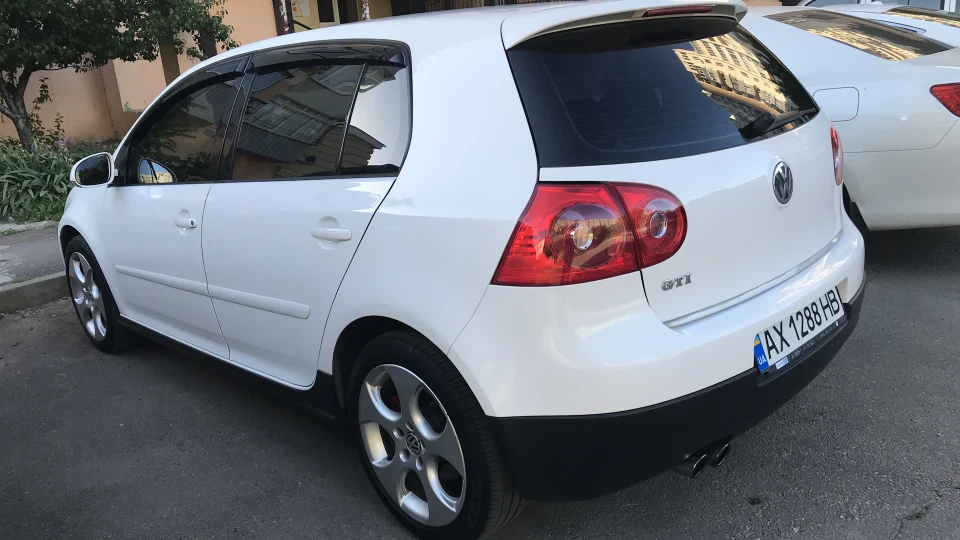 Volkswagen Golf GTI 2