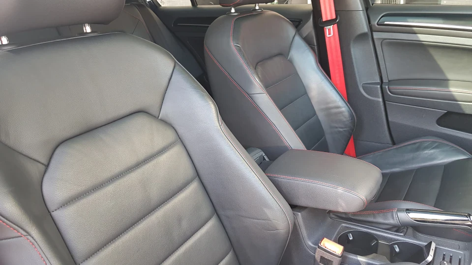 Volkswagen Golf GTI 5